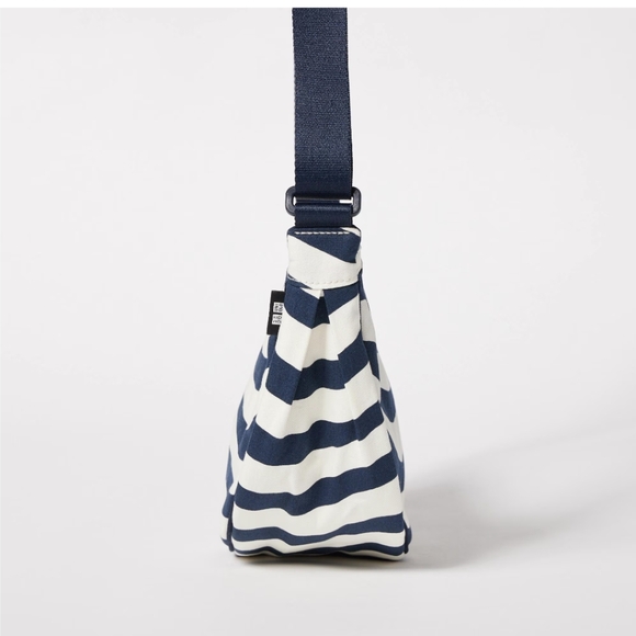 New Uniqulo Round Mini Shoulder Bag Marimekko Navy - Picture 2 of 6